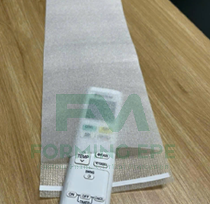 Túi xốp foam màu trắng có băng keo chờ, kích thước (180 × 365 × 1 mm)